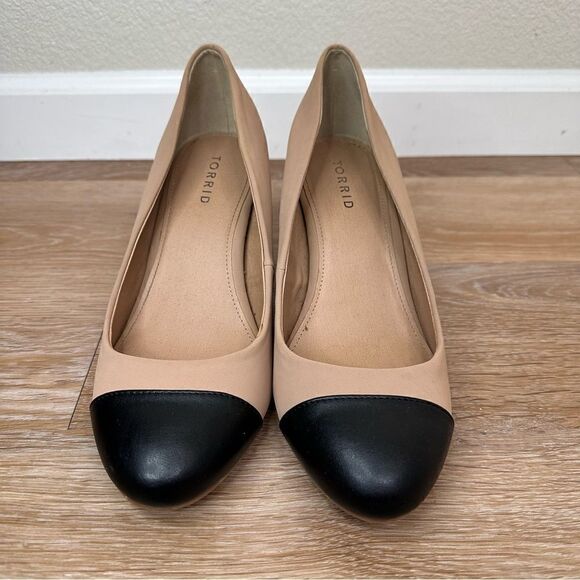 Torrid Beige Black Two-Tone Faux Leather Pump - Picture 6 of 12